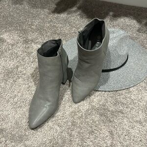 Gray pointed boots